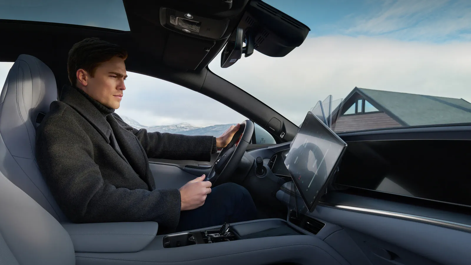 Fahrer im Cockpit eines BYD SEALION 7